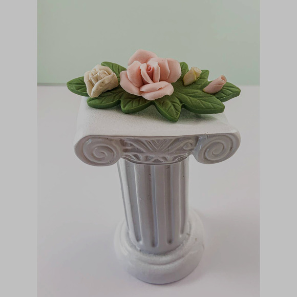 Avon Porcelain Petals Rose Pin - 1987 - Original Box - Touch of Vintage Romance! - Picture 4 of 6